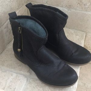 Roxy Black leather ankle boots